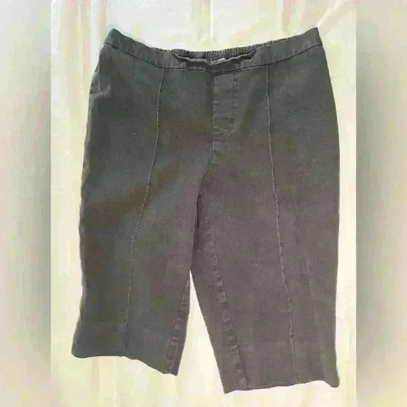 Issac Mizrahi - Stretch petal pushers with pintucks - Picture 2 of 4